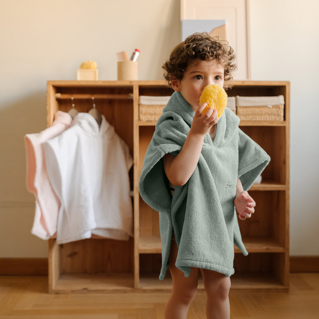 Poncho de bain pour enfant
- Taille unique (2-4 ans)- Sauge- Coton classique - Dalfilo