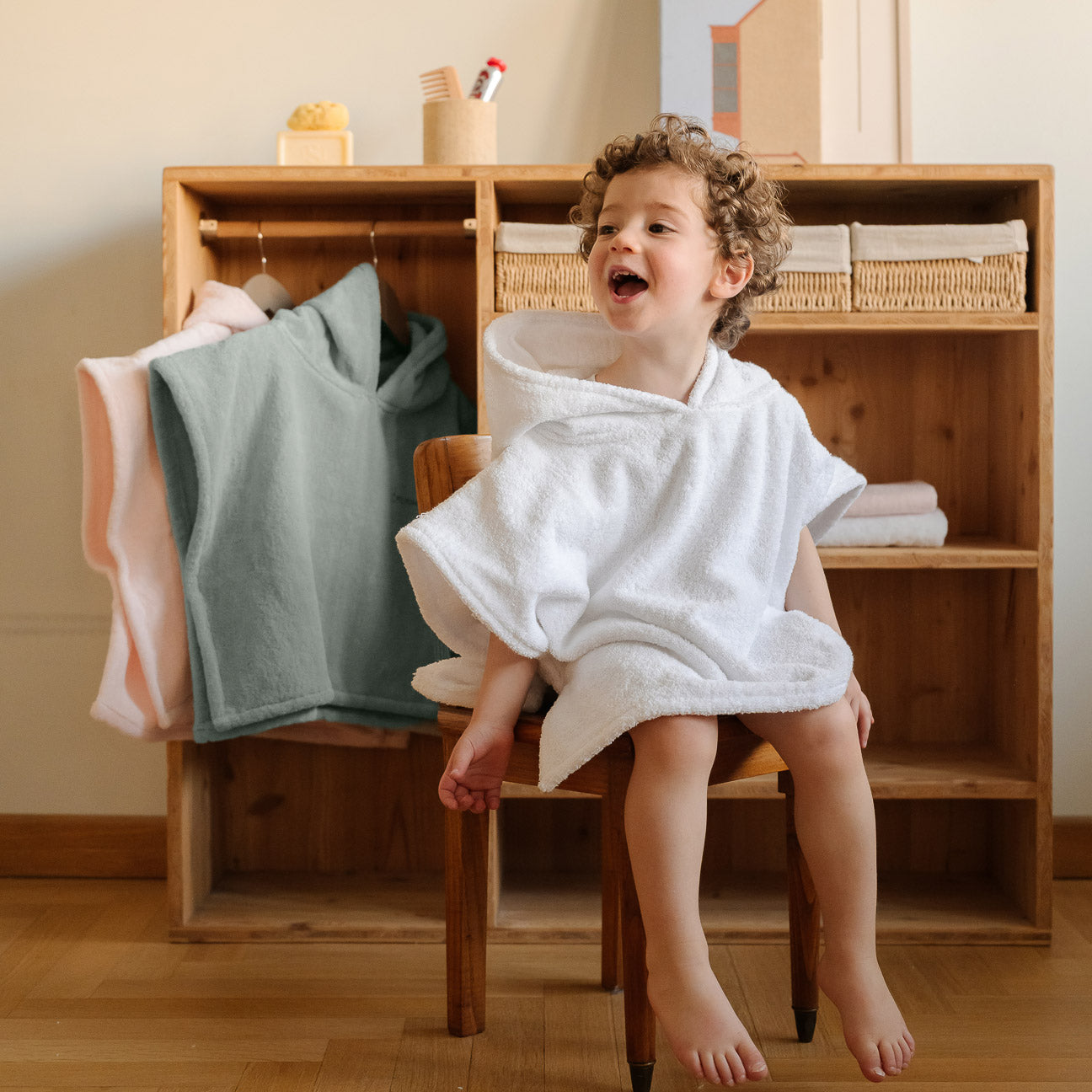Poncho de bain pour enfant
- Taille unique (2-4 ans)- Blanc- Coton classique - Dalfilo