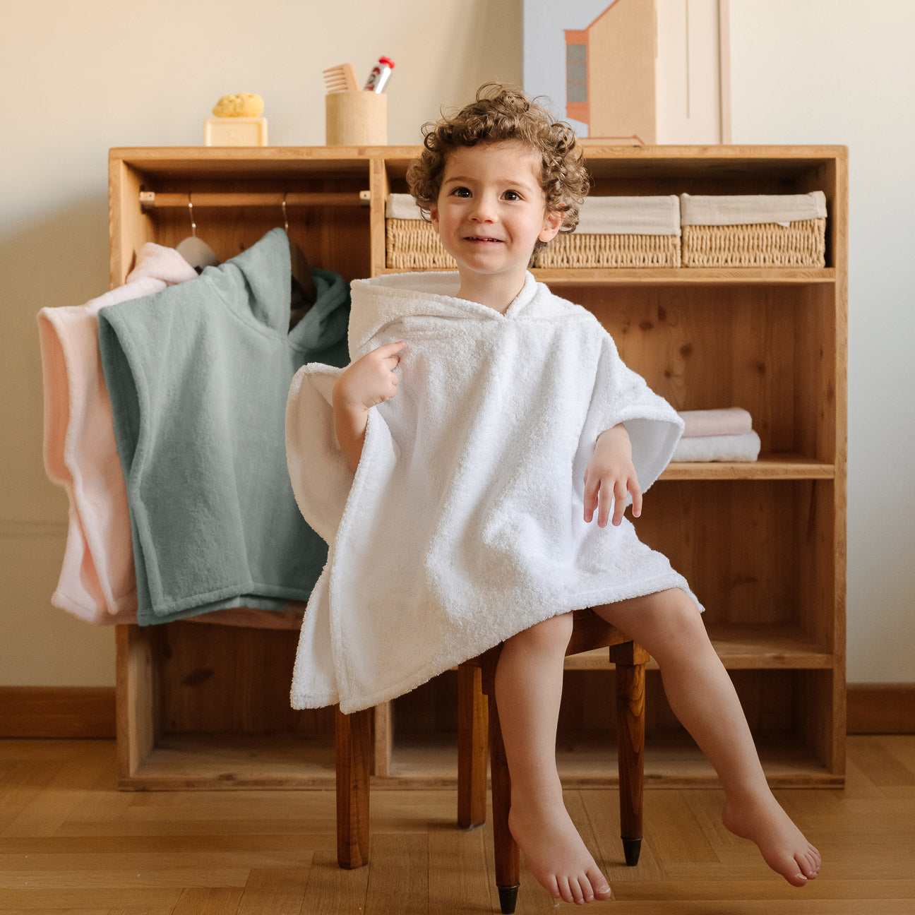 Poncho de bain pour enfant
- Taille unique (2-4 ans)- Blanc- Coton classique - Dalfilo