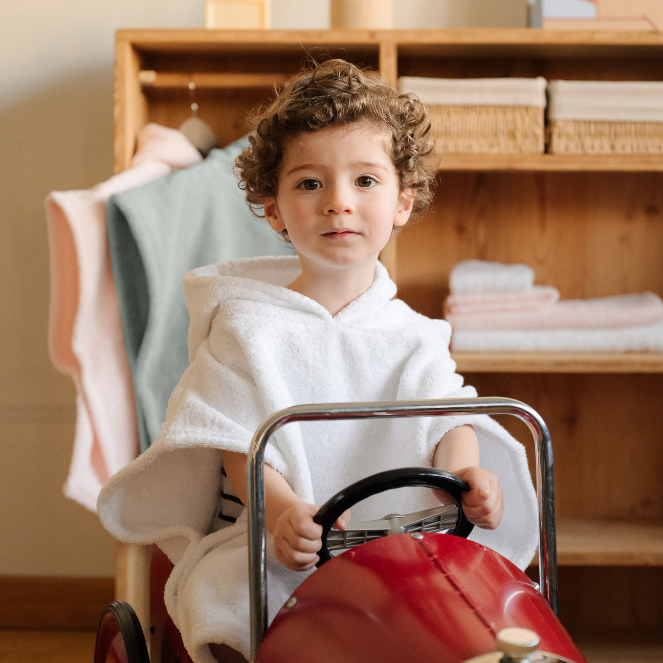 Poncho de bain pour enfant
- Taille unique (2-4 ans)- Blanc- Coton classique - Dalfilo