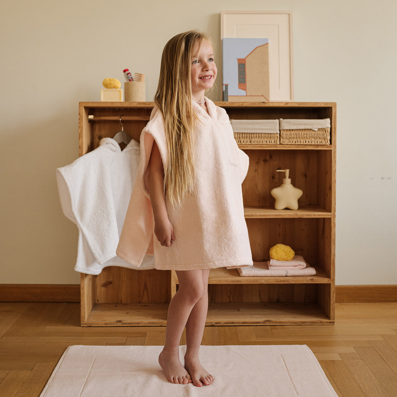 Poncho de bain pour enfant
- Taille unique (2-4 ans)- Blanc- Coton classique - Dalfilo