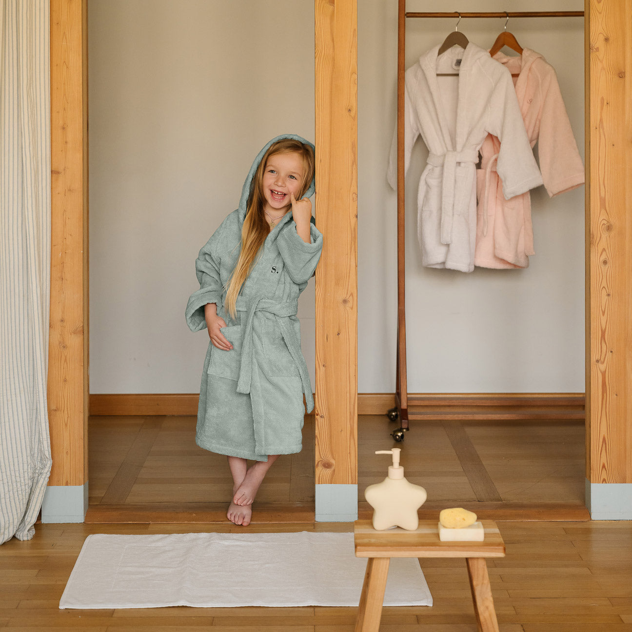 Peignoir enfant à capuche
- 4-6 ans- Sauge- Coton - Dalfilo