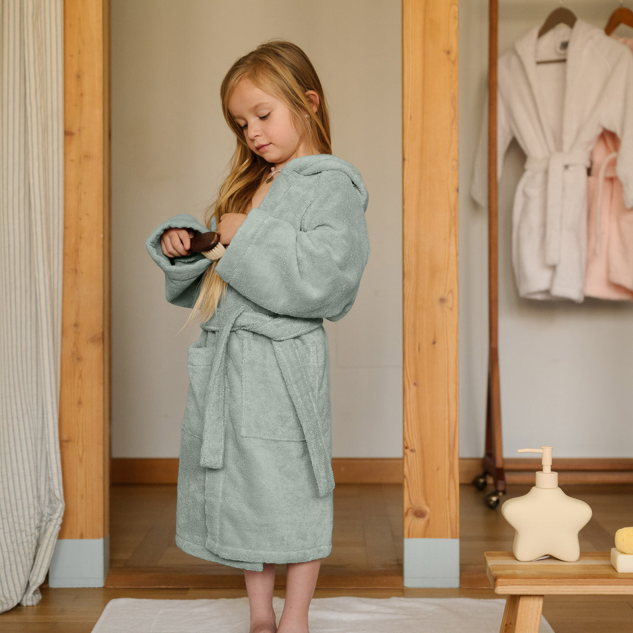 Peignoir enfant à capuche
- 4-6 ans- Sauge- Coton - Dalfilo