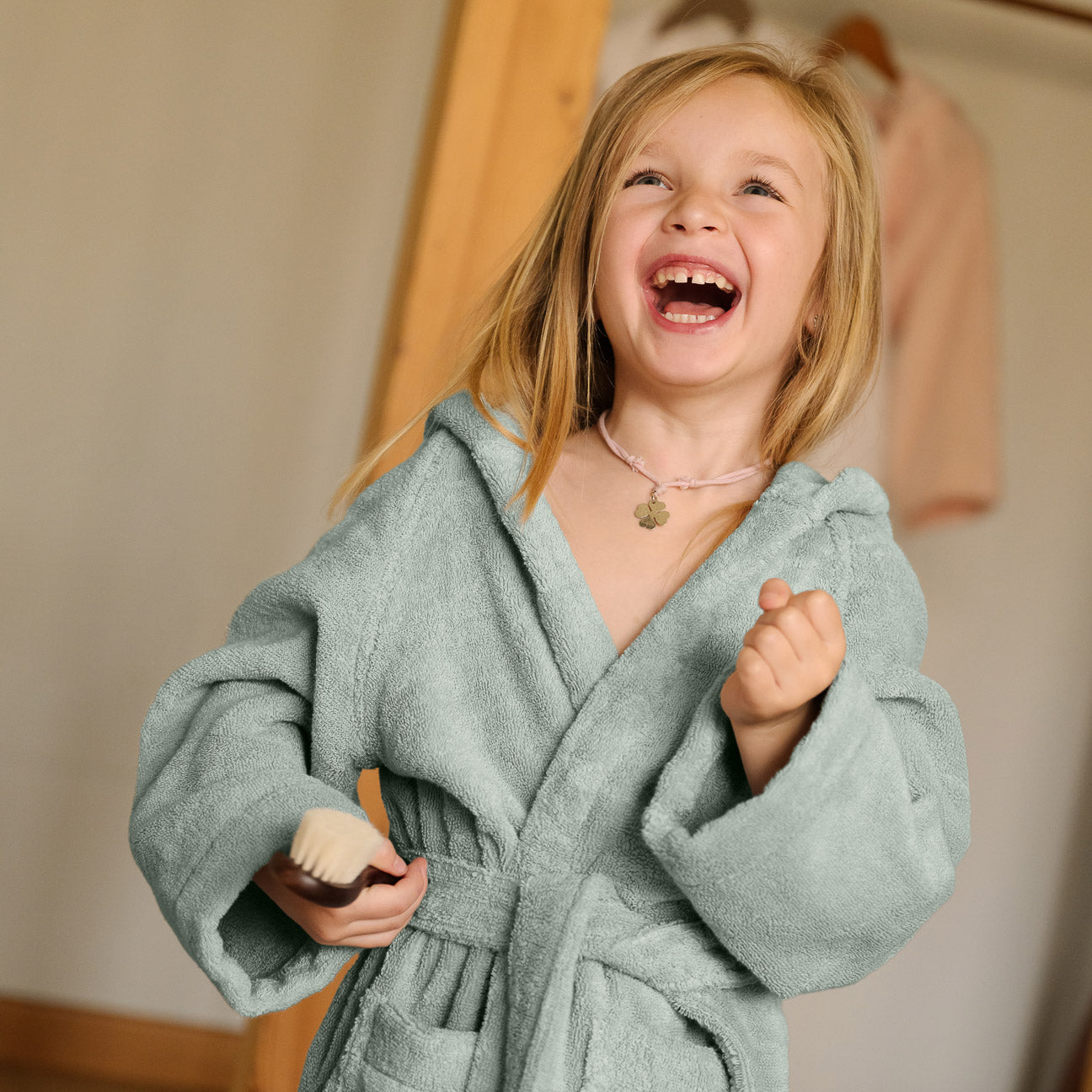 Peignoir enfant à capuche
- 4-6 ans- Sauge- Coton - Dalfilo